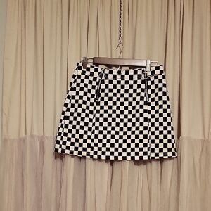 Chic Black and White Checkered Mini Skirt